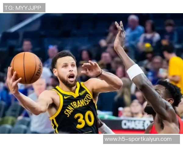 霍福德状态低迷8投仅中1仅得3分6篮板4助攻表现令人失望 霍福德状态低迷8投仅中1仅得3分6篮板4助攻表现令人失望