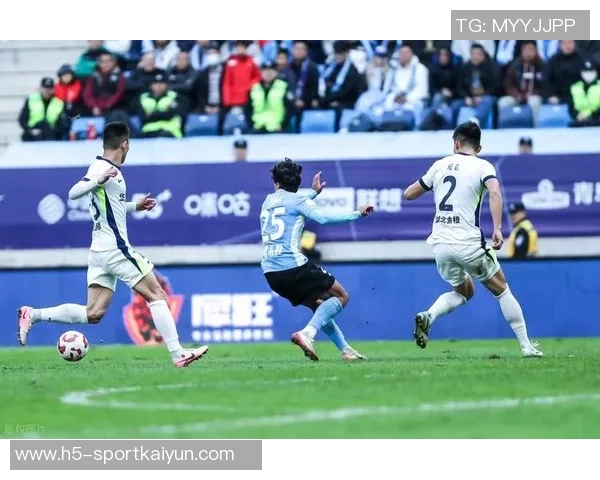 三镇门将郭嘉宇专注防守表现强调团队胜利的重要性